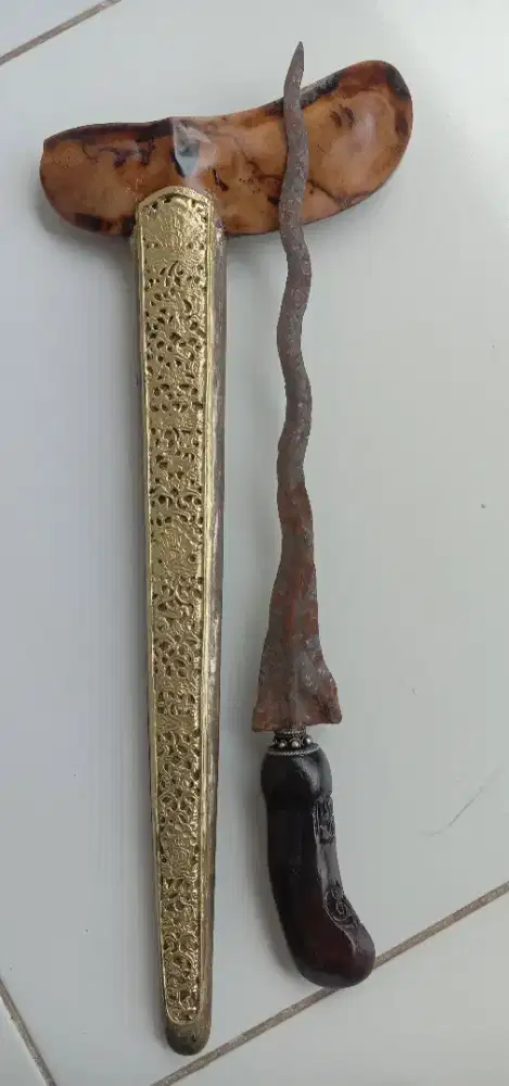 Keris Lawasan Luk 9