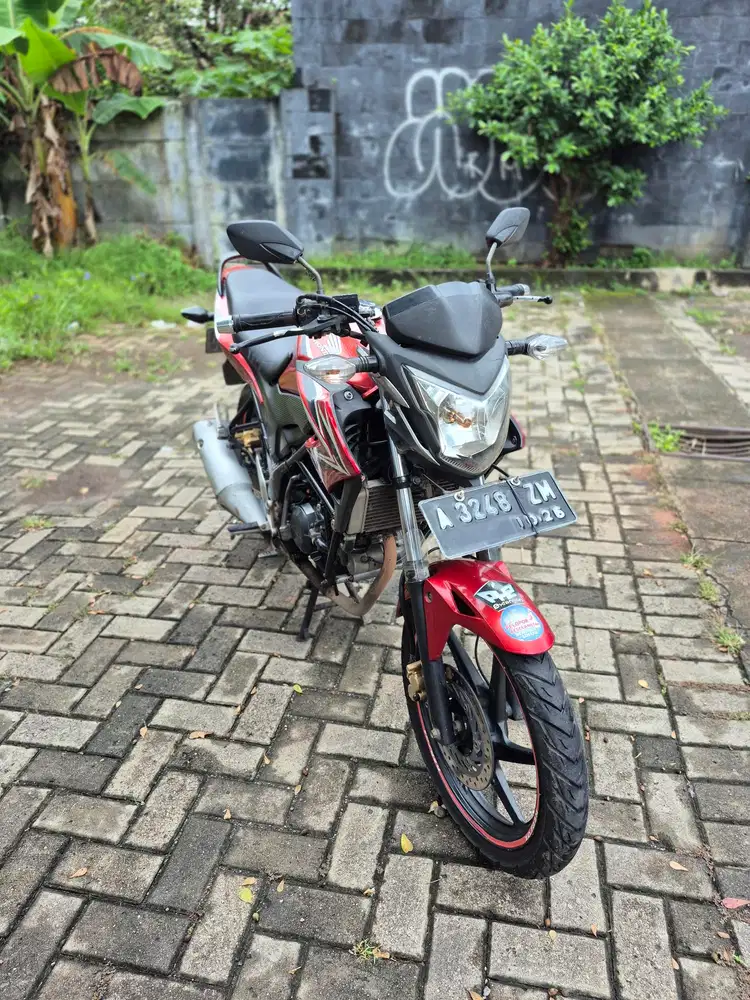 Dijual Honda CB150R tahun 2013 surat lengkap