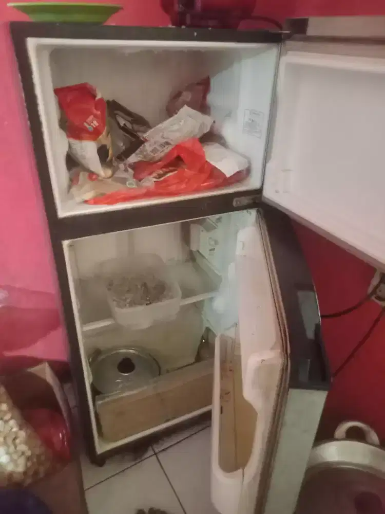 Kulkas sedang panasonic