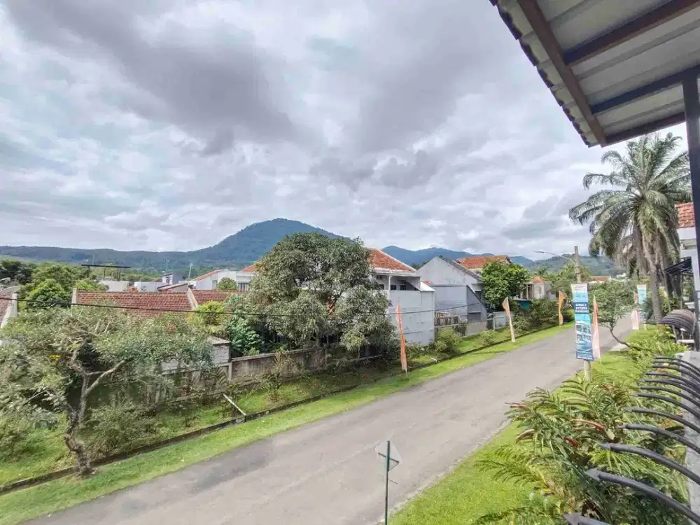 Rumah Gaya Bali Ada Mezzanine Siap Huni View Pegunungan Sentul City, Bogor
