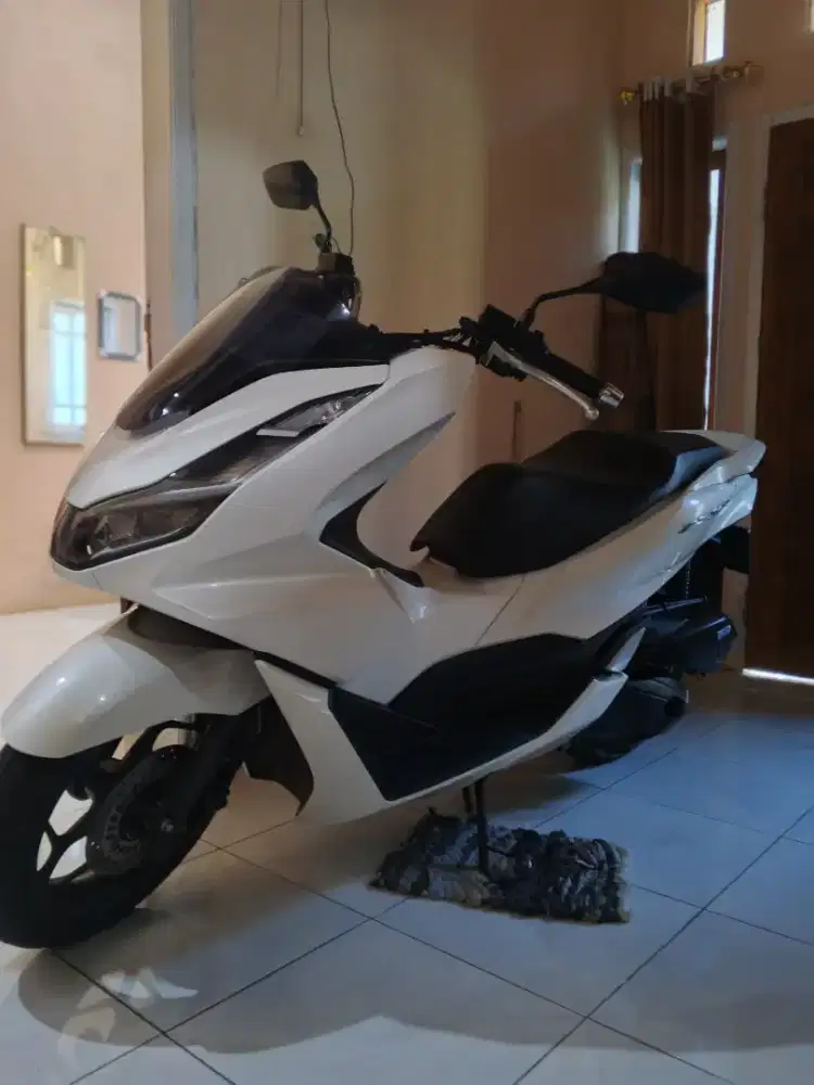 Di Jual Motor PCX 160 (Putih)