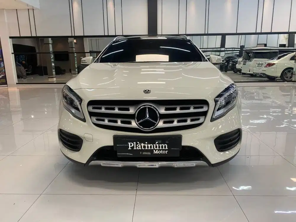 MERCEDES BENZ GLA 200 AMG AT