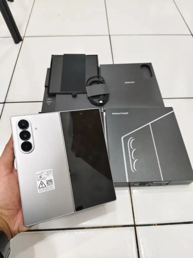 Samsung Z Fold 7 12/512 Silver shadow fullset garansi resmi SEIN