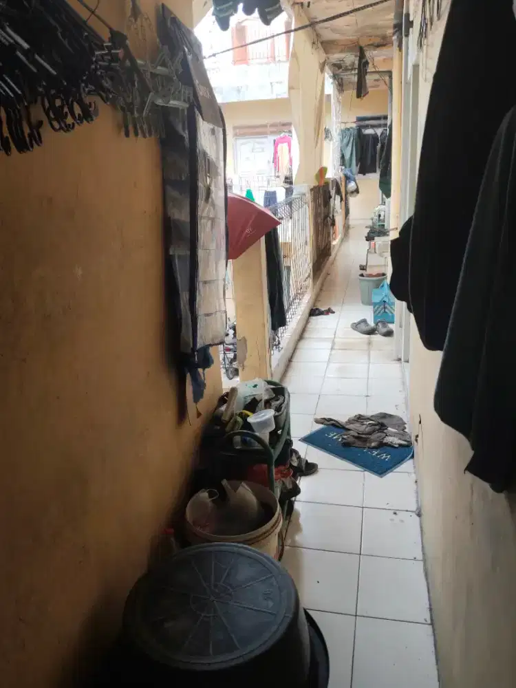 Kontrakan mess corompis