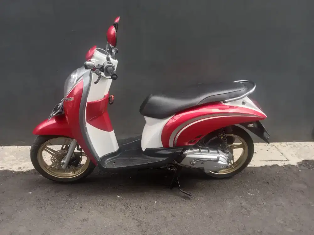 JUAL CEPAT.. Honda Scoopy karbu TAHUN 2011, SUPER MULUSSS FULL ORI...