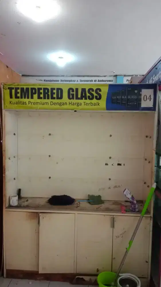 Etalase Kaca Bekas