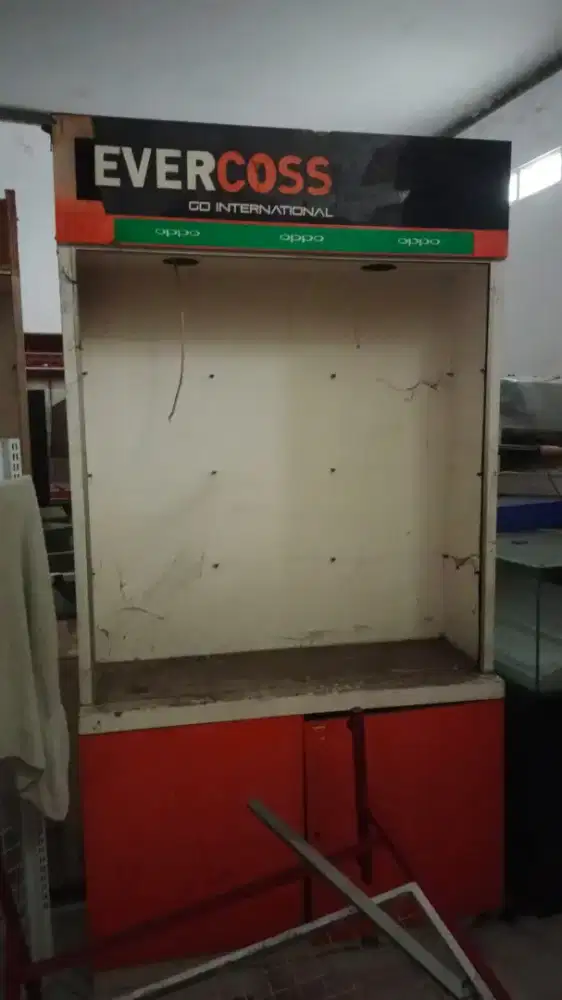 Etalase Kaca Bekas