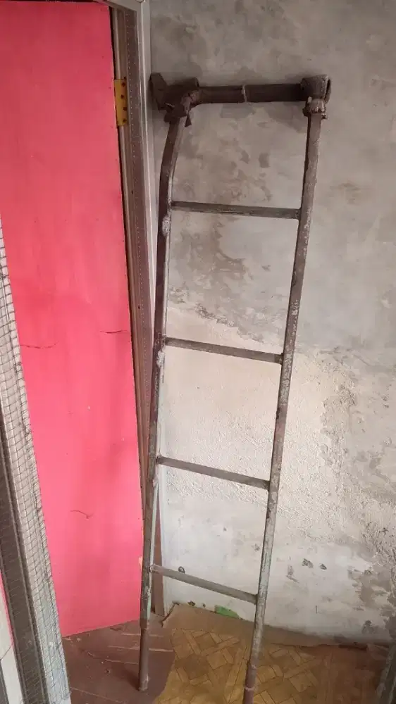Besi Bekas Tangga