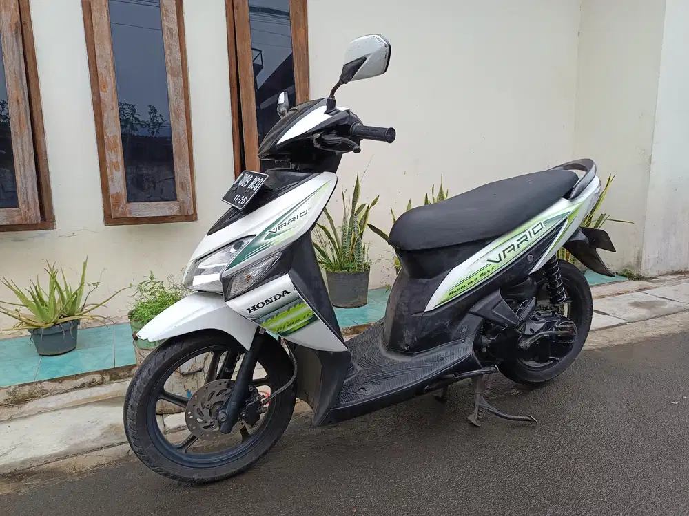 DI JUAL CEPAT vario cw 2007 siap gas