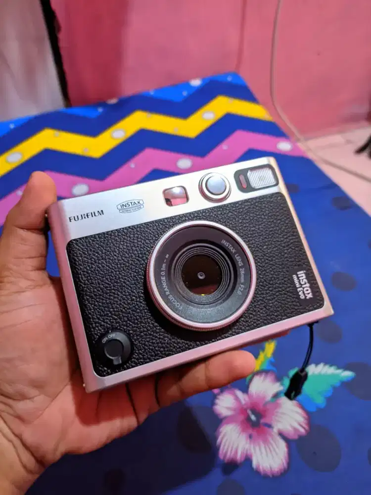 KAMERA FUJIFILM INSTAX MINI EVO