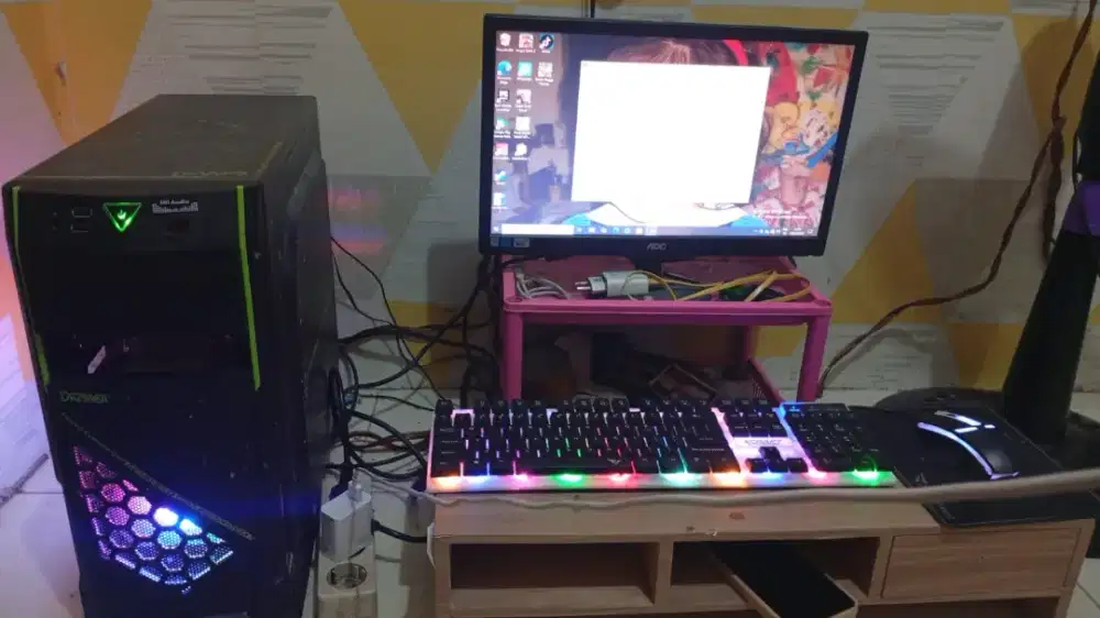 Pc bekas kondisi mulus jadiin duit