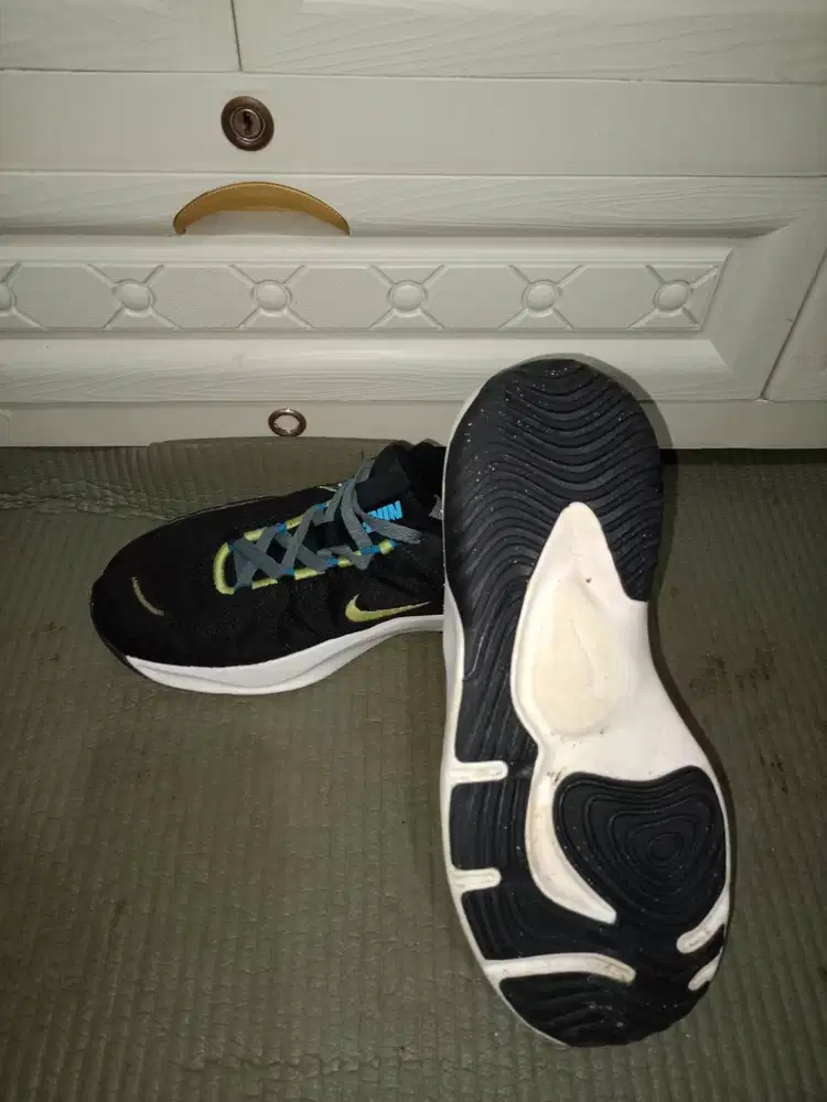 SEPATU NIKE ORIGINAL ESENTIAL 3. SIZE 42..