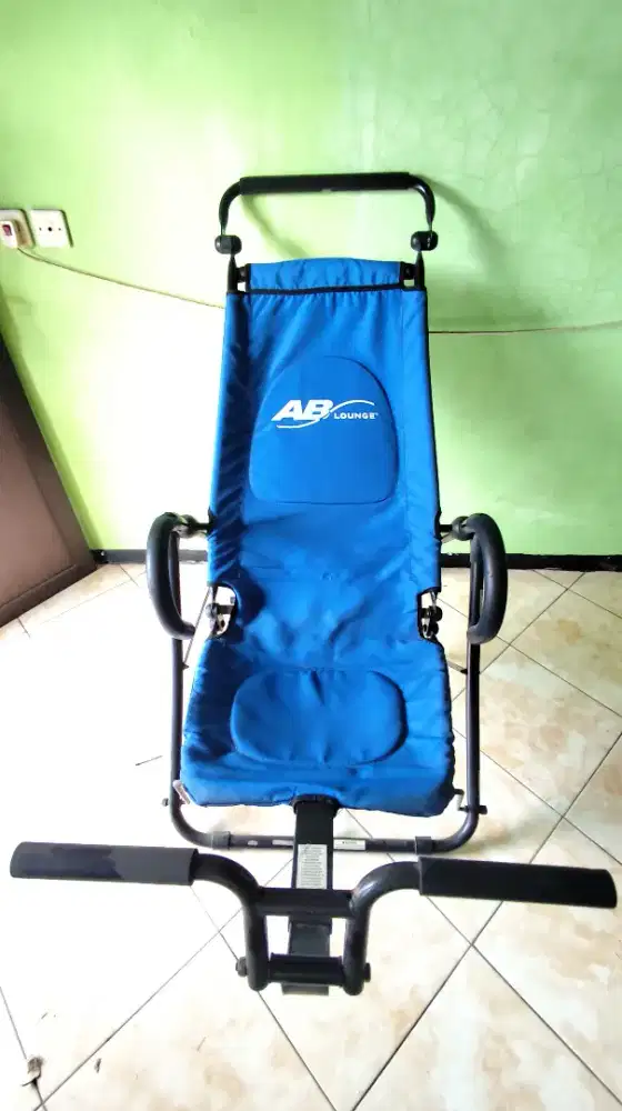 Alat fitnes pengecil perut