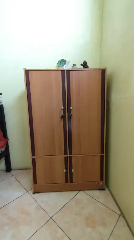 Lemari kecil sedang