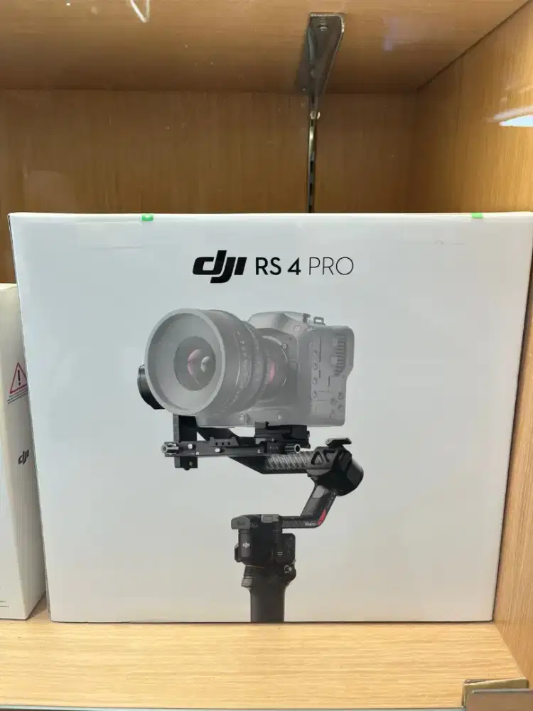 DJI RS 4 PRO Camera Stabilizers Comparison Card