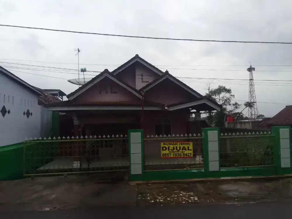 Dijual rumah posisi pinggir jalan SHM