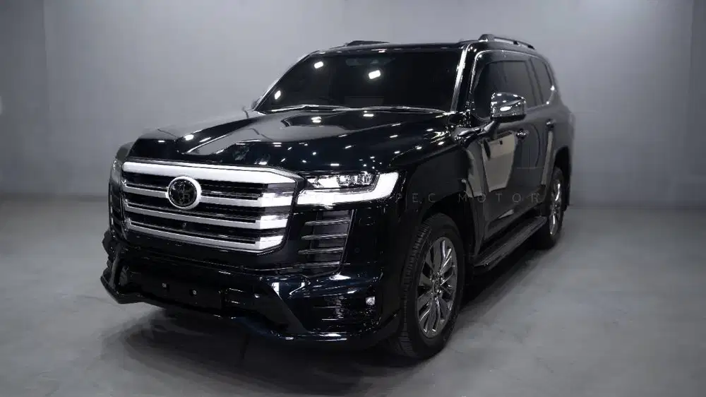 Toyota Land Cruiser 300 VX-R 4x4 AT ATPM  Very Low ODO