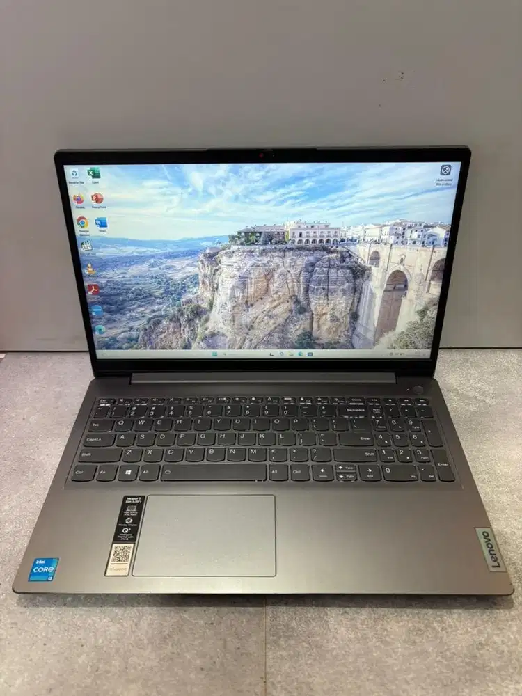 Lenovo Ideapad Slim 3/ Intel Core i3/ Ram 4 Gb/Ssd 512 Gb