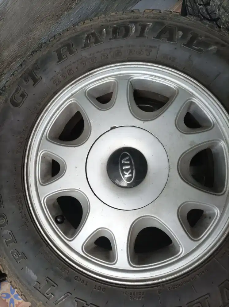 Dijual 1set velg kia carnival R15-6/114x5 + ban GT savero 205/70-15