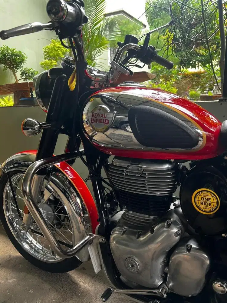 Over kredit Royal Enfield (Red) tahun 2024 low KM
