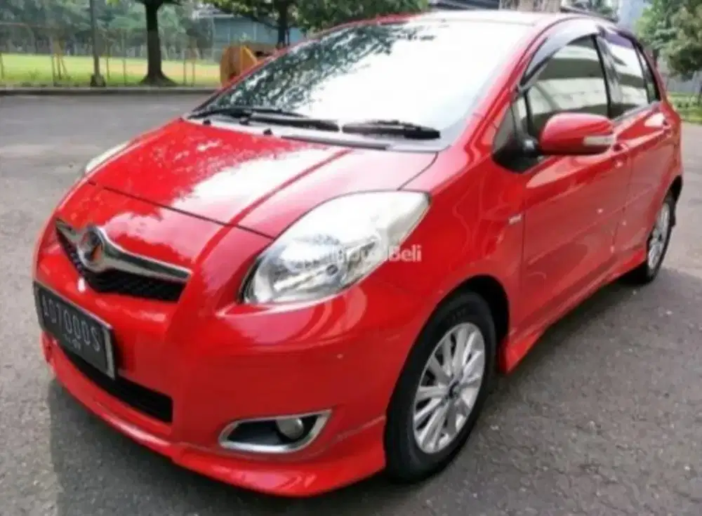 Dijual Mobil Toyota Yaris 2011
