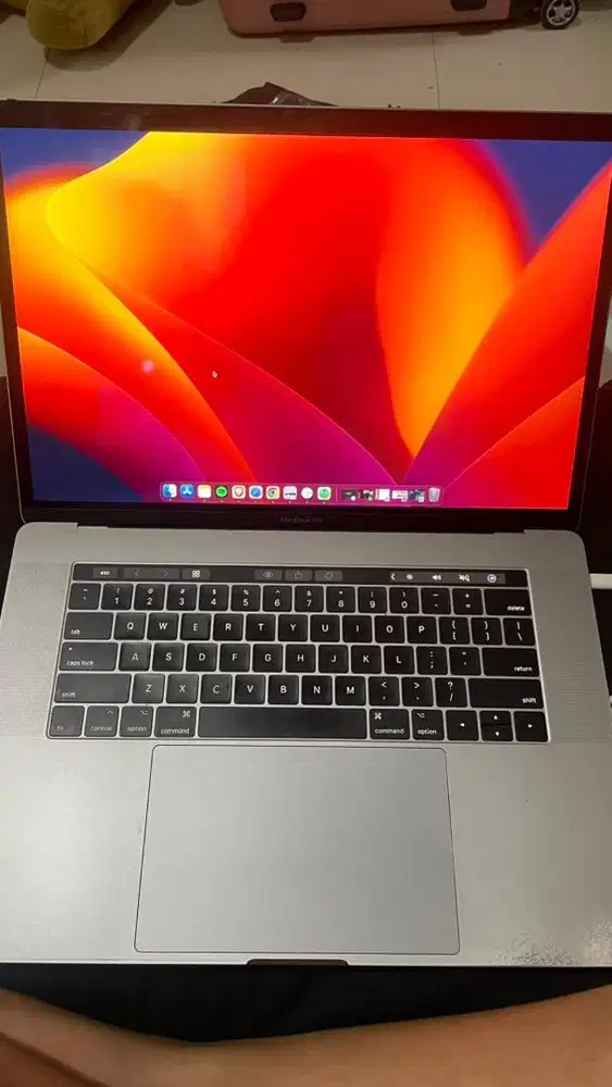 Dijual macbook pro 2017 15 inch