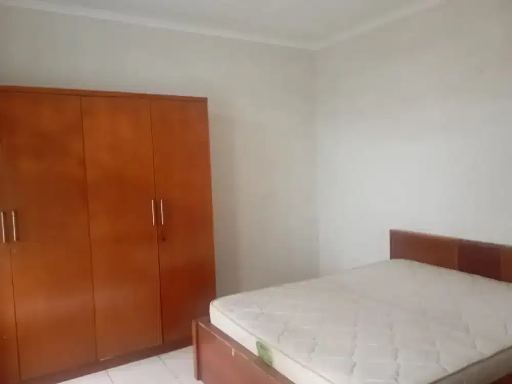 Disewakan Rumah bagus, terawat, halaman luas di Cihanjuang Cisintok