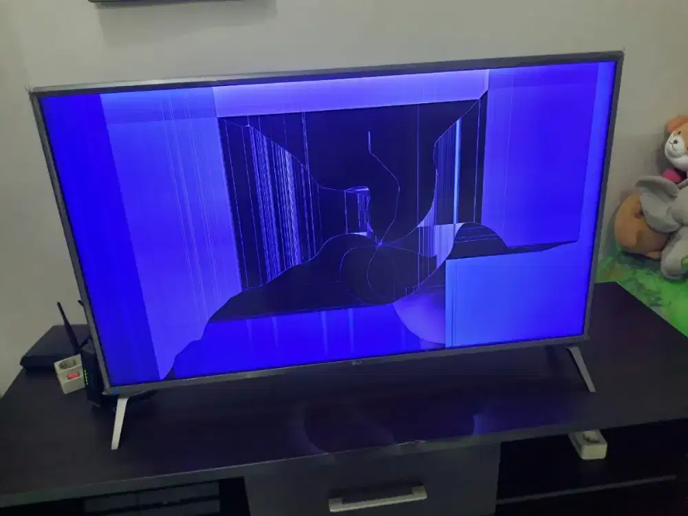Di jual TV LG rusak-layar pecah