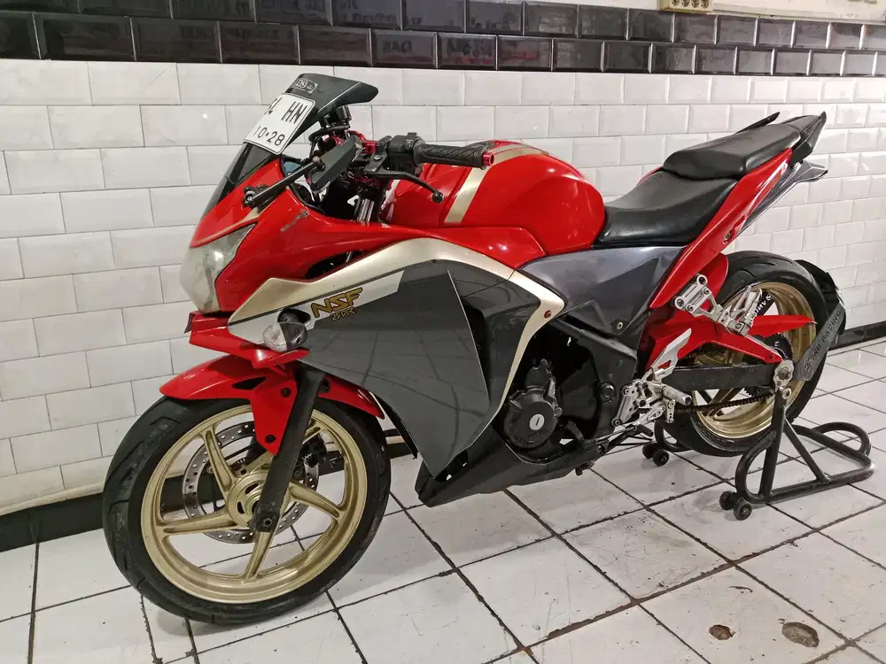 Honda cbr 250r tahun 2012 siap pakai