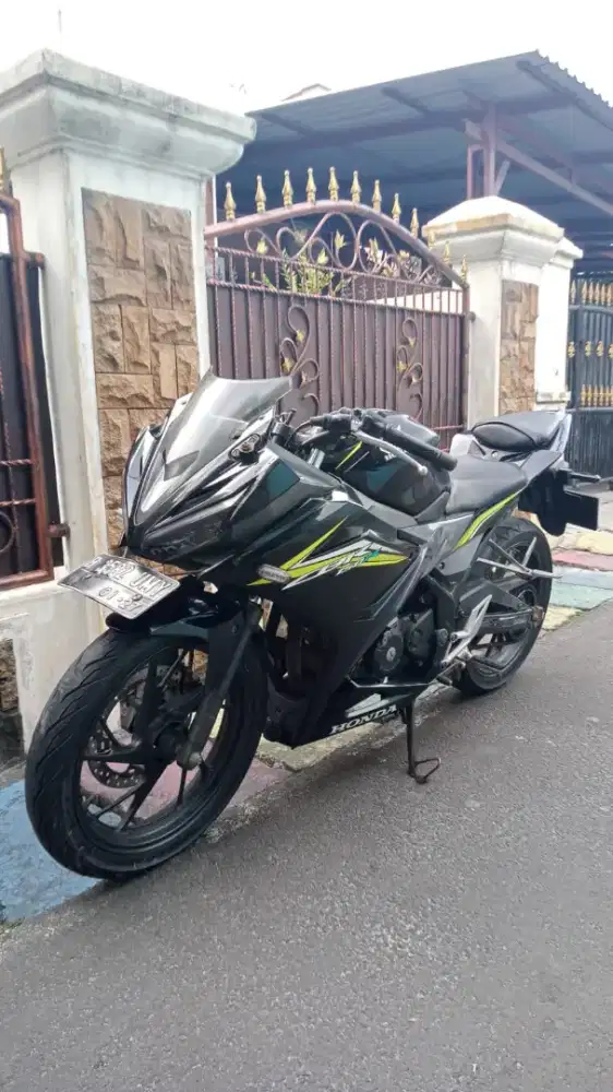cbr 150 face lift 2017 pemakaian mulus orisinil mesin standar pabrik