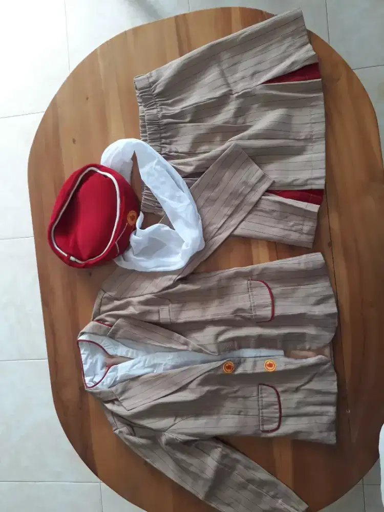 Baju pramugari Emirat Airlines