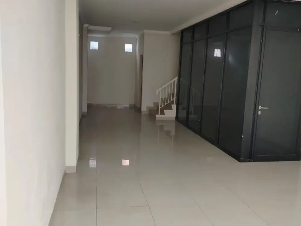 Disewakan ruko full 3 lt, panjang 13 meter Blok rrg , galaxy bekasi