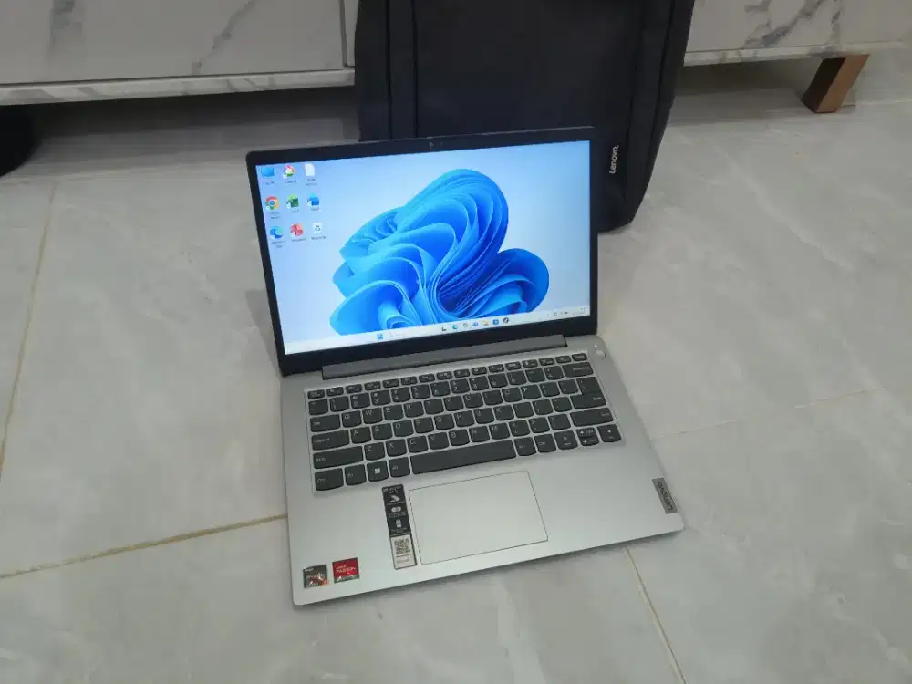 Lenovo Ryzen 3 7320U 8/512GB SSD laptop siap pakai