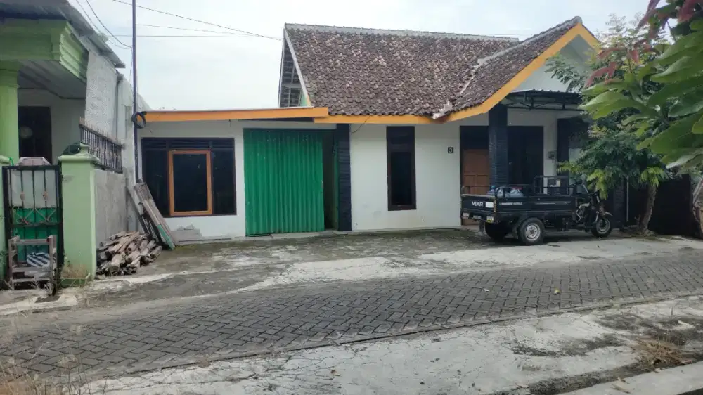 Dikontrakkan Rumah luas cocok untuk usaha dan tempat tinggal