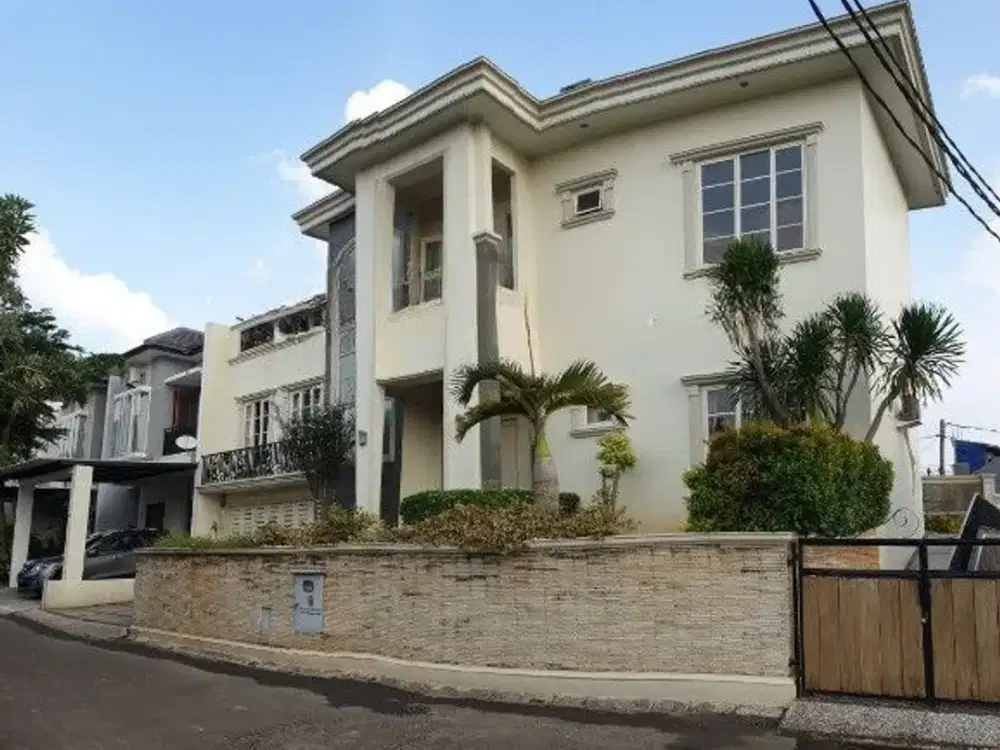 Rumah Murah di Pejaten Private Pool Selangkah ke Mall Pejaten Village