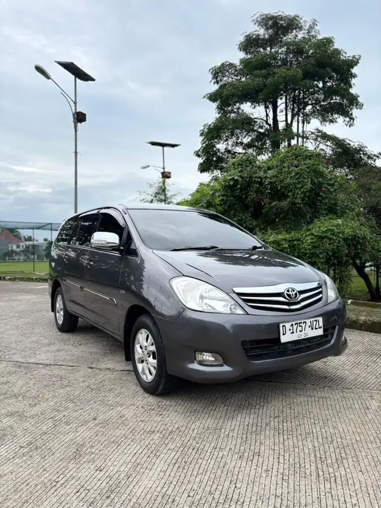Toyota Kijang Innova 2010 - Low Km