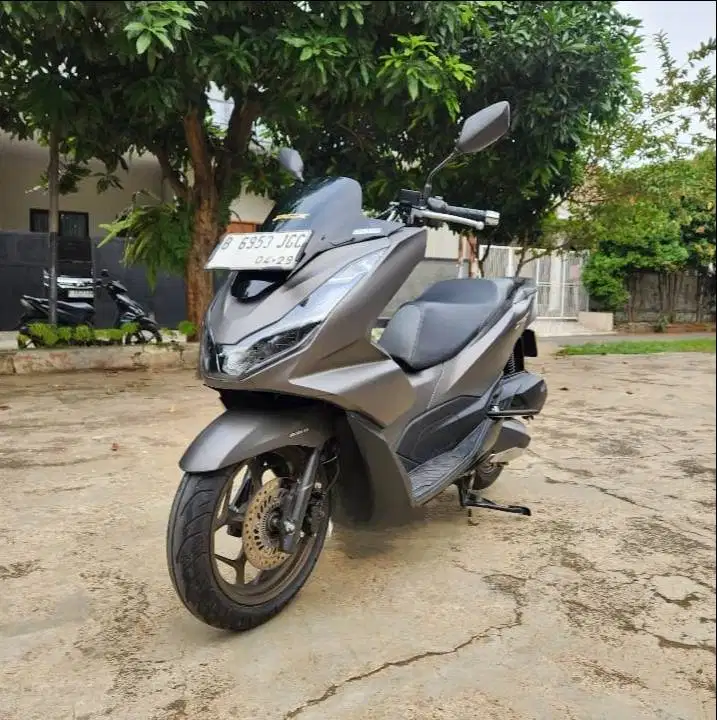 Honda PCX ABS TRC 2024 warna Brown (Limited Edition)