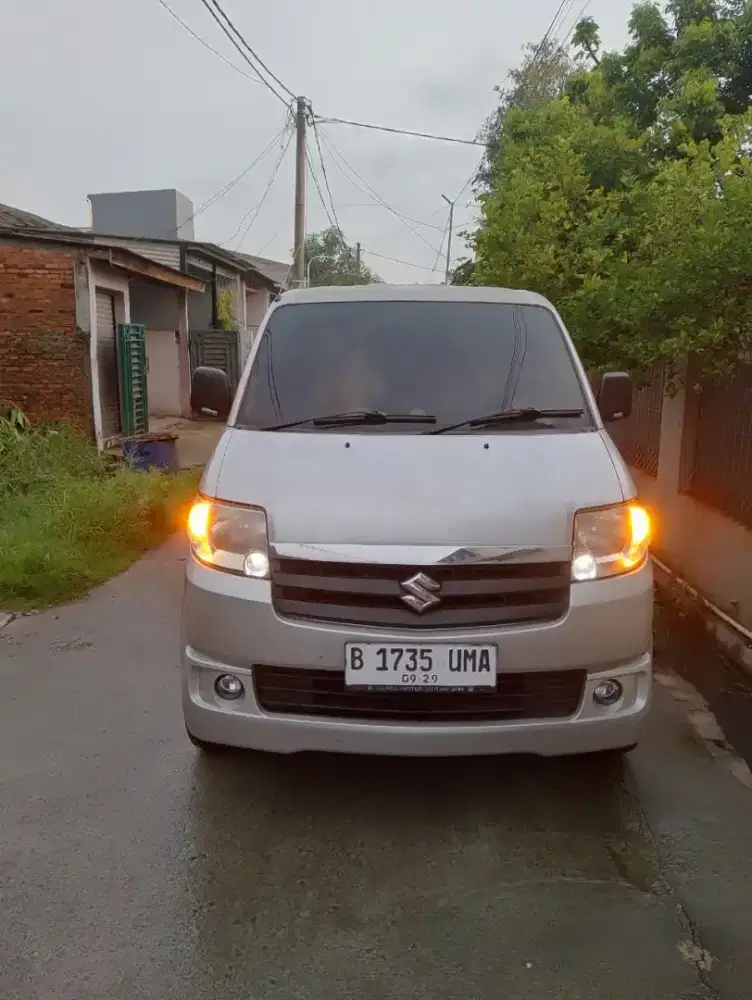 Mobil apv tahun 2008 warna silver