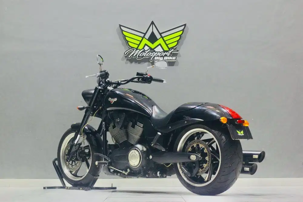 Victory hammer 1700 like new ultra classic Roadking Fatboy