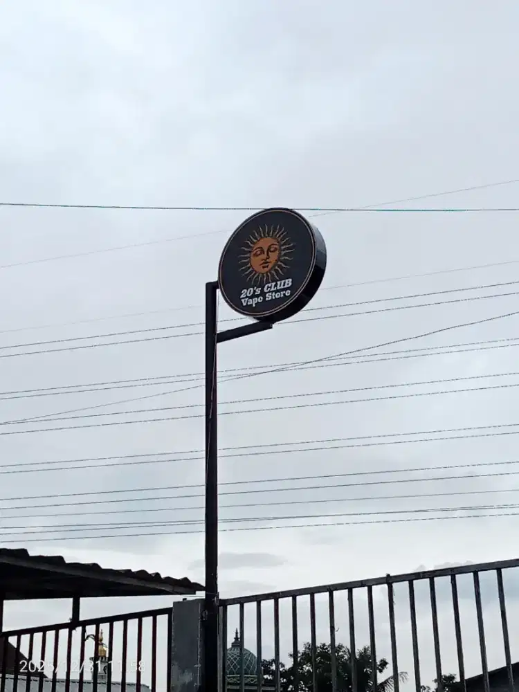 Papan nama hiruf timbul nyala