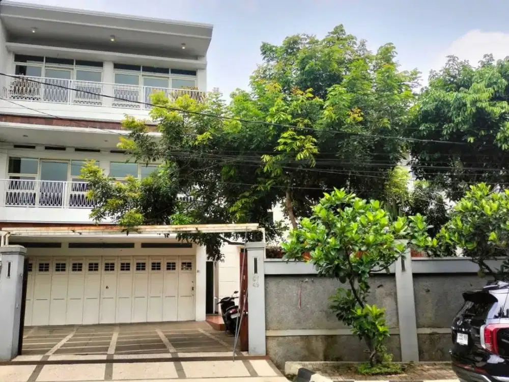 Dijual Rumah di Nusa Hijau Cimahi, Sangat Mewah Ada Kolam Renangnya