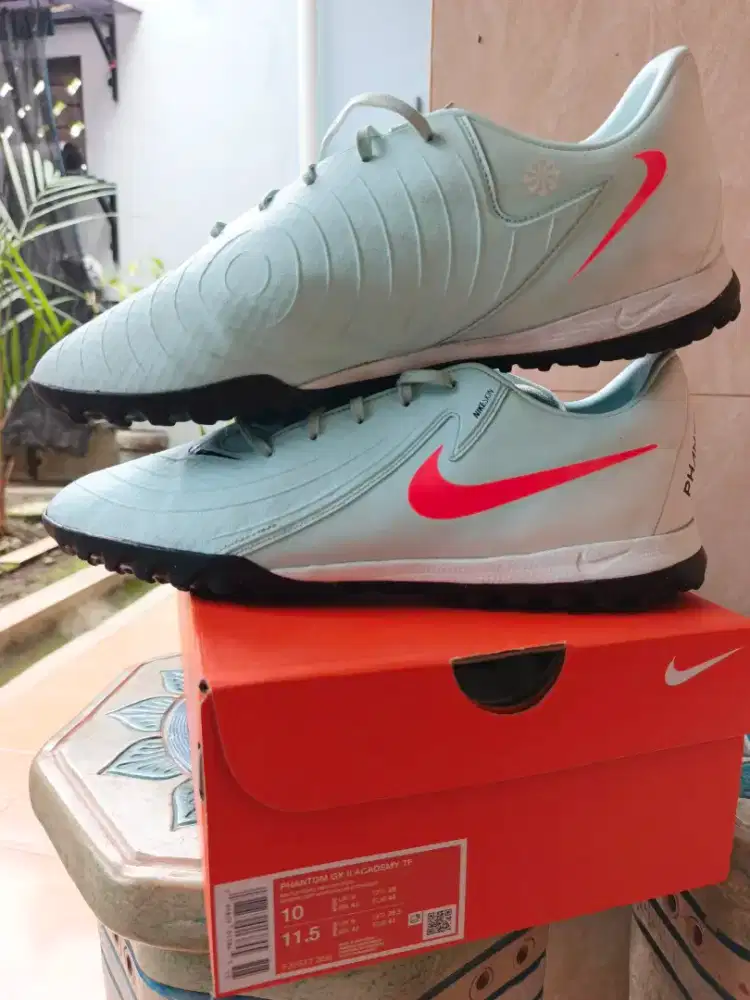 Nike Phantom GX II Academy Turf
Ukuran 44 (28 cm) setara 43 lokal