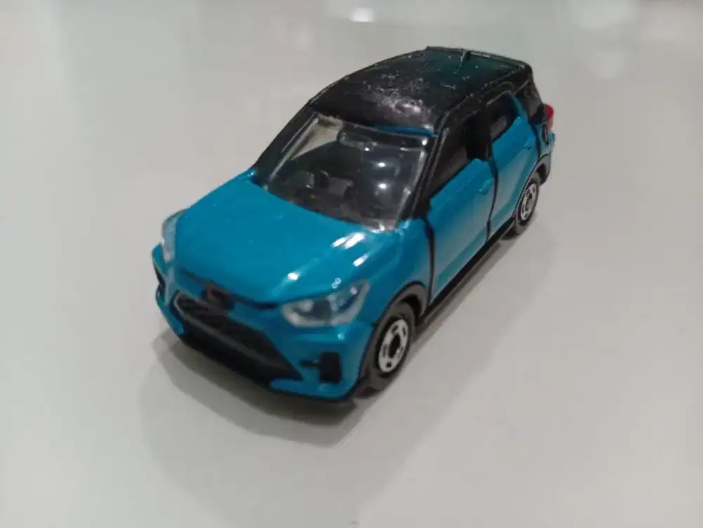 Miniatur mobil tomica toyota raize no. 8