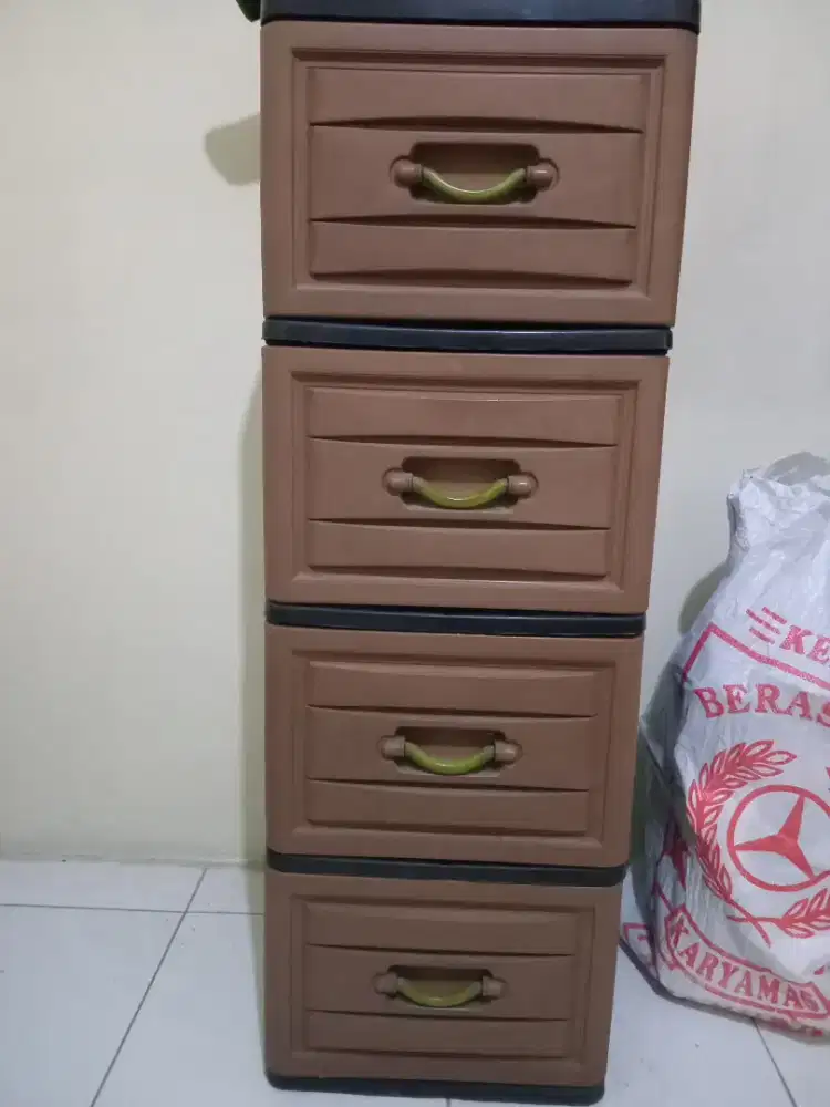 Lemari Susun Coklat