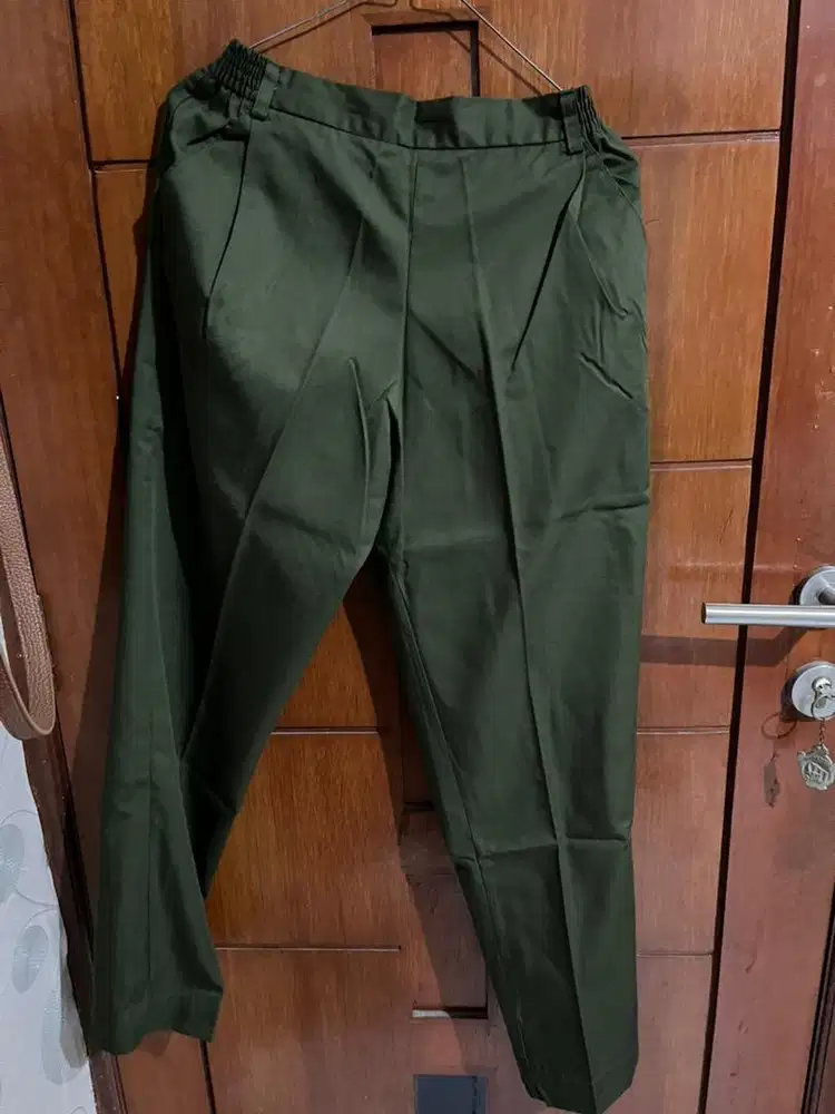 Celana hijau cloid