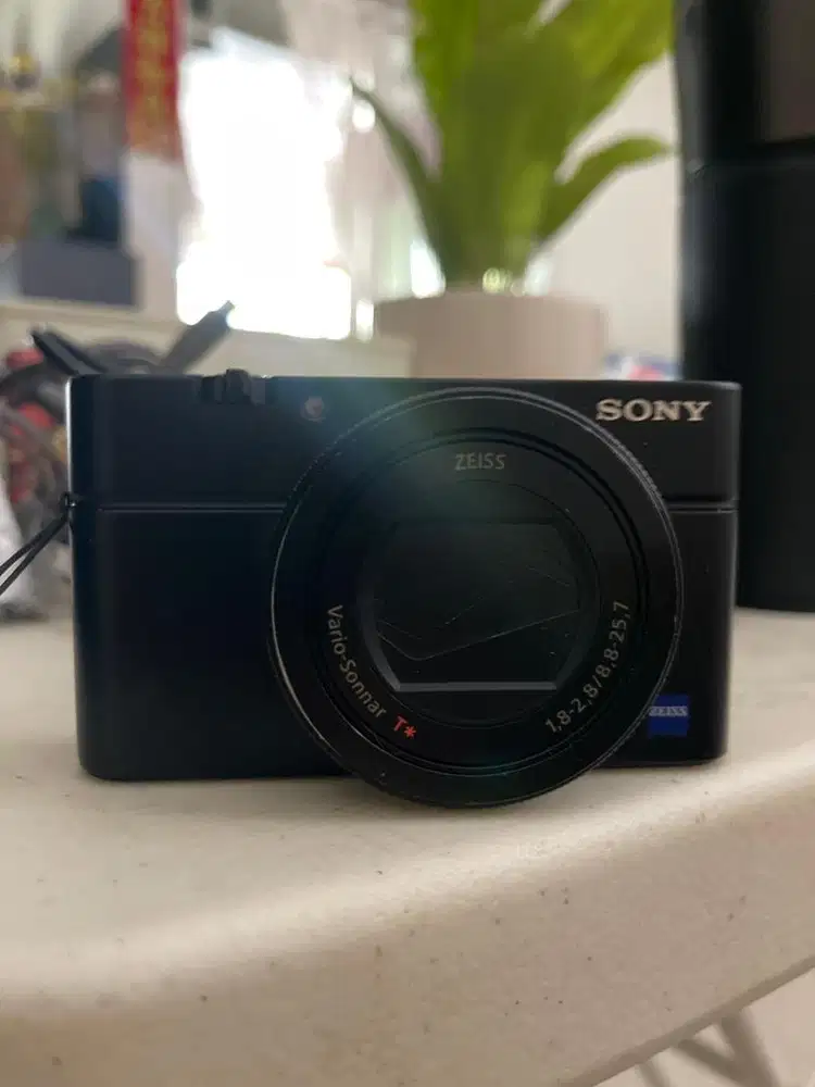 Jual cepat Sony RX100 IV minus ViewFinder Mati & dent sedikit