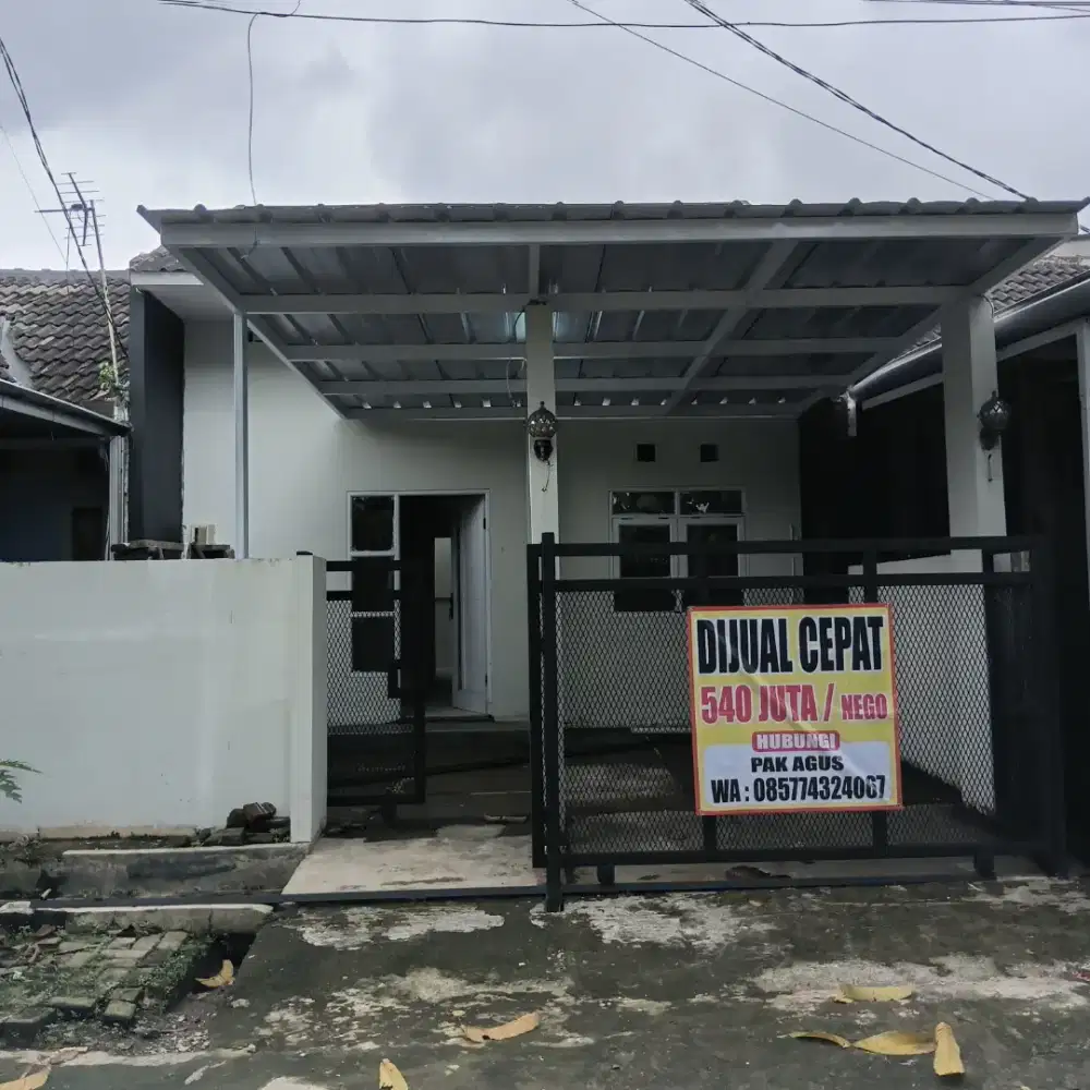 Rumah murah di perumahan pinggir jalan utama.