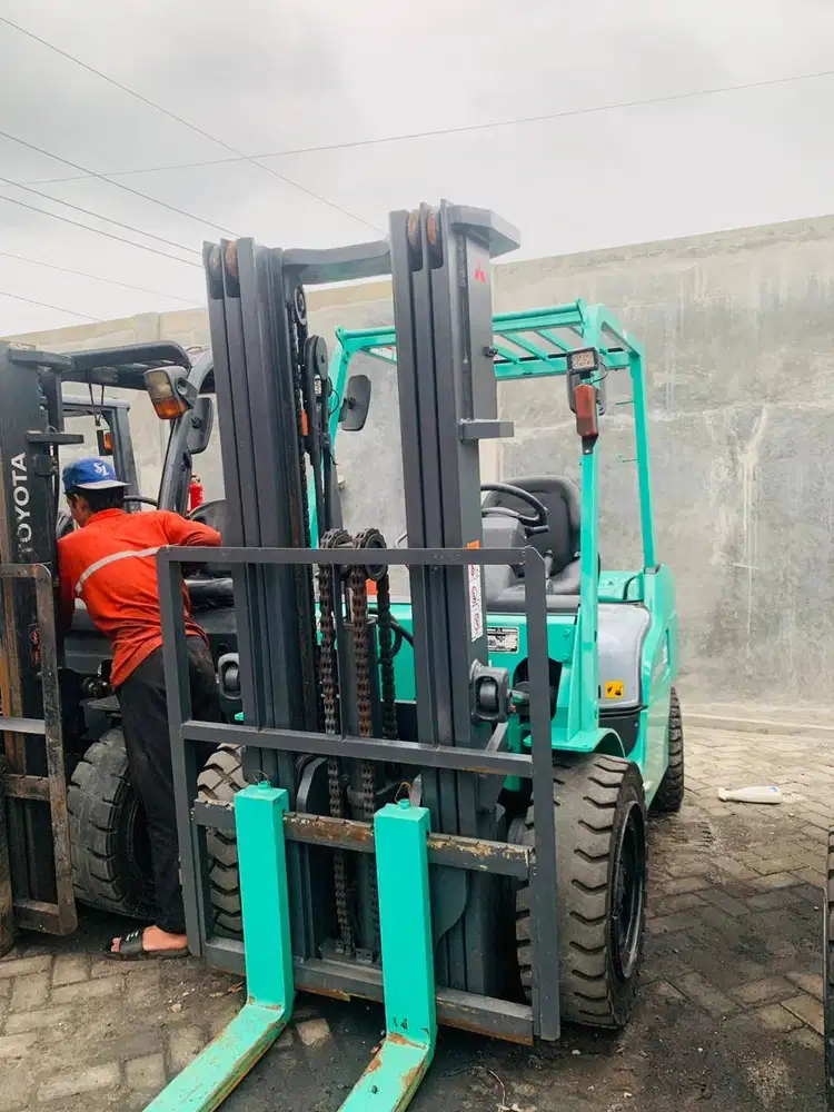 MITSUBISHI GRENDIA 3 TON MAST TRILIFT BERGARANSI MESIN