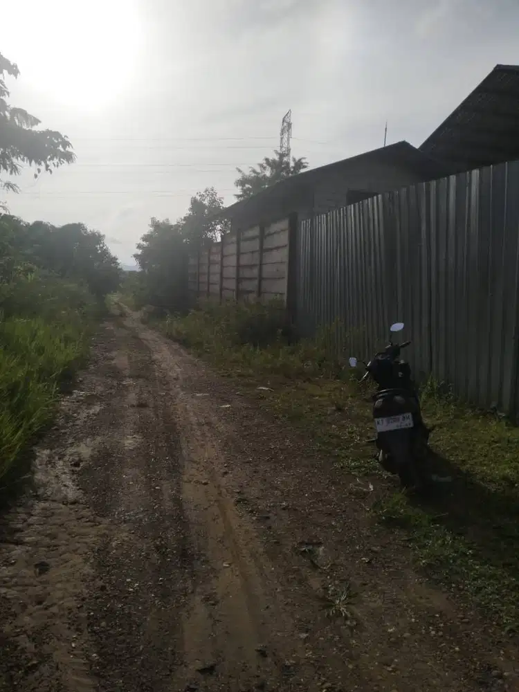 Bangunan gudang strategis