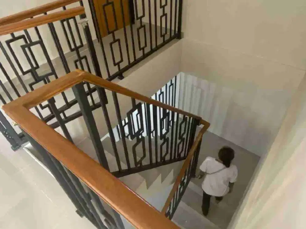 Rumah 2 lantai full furnished, one gate, Sentul City.  Asri, nyaman. dekat ke sekolah. RS. Ke toll Jakarta dan BORR hanya 10 menit